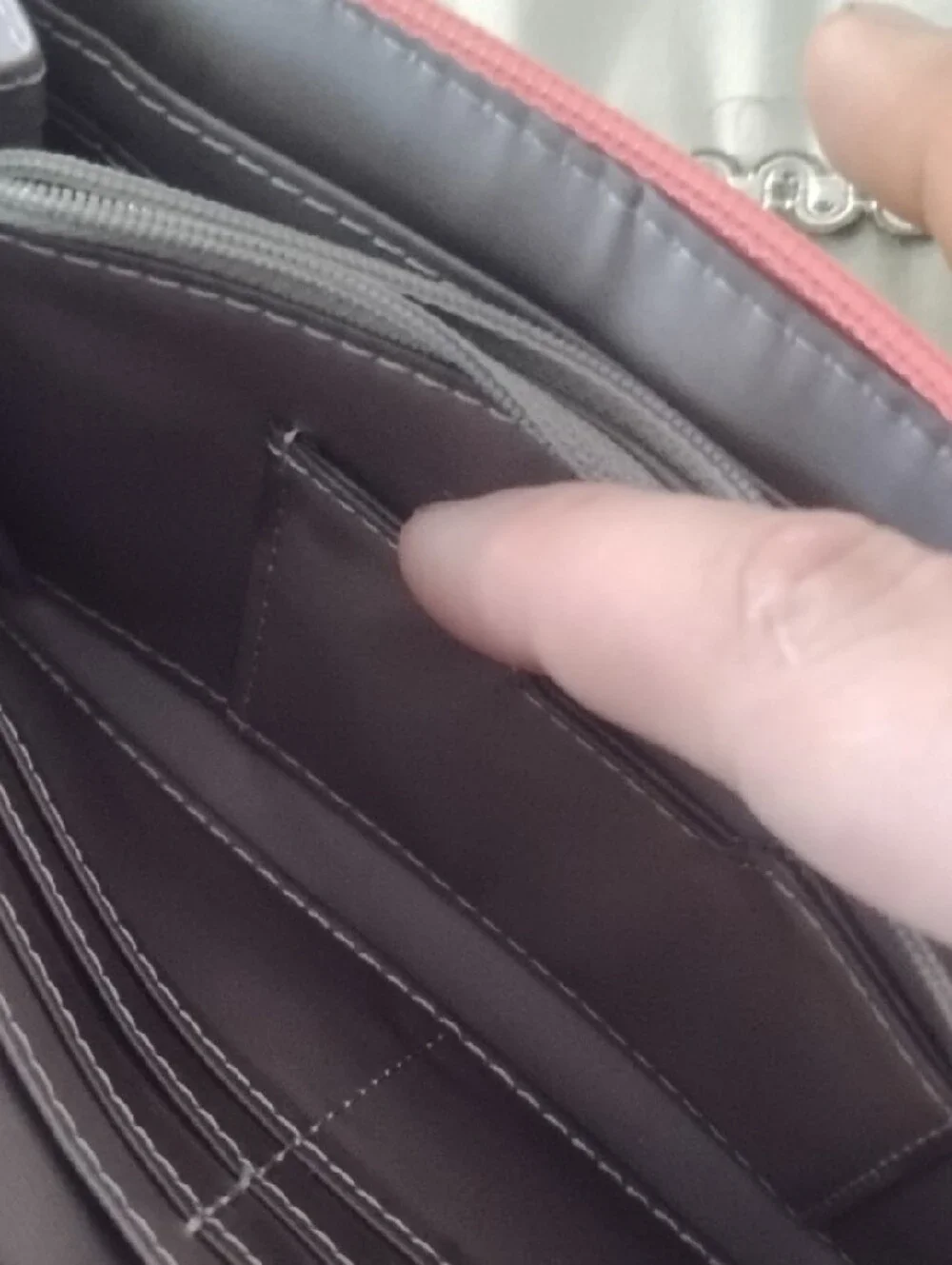 Fossil compact zip